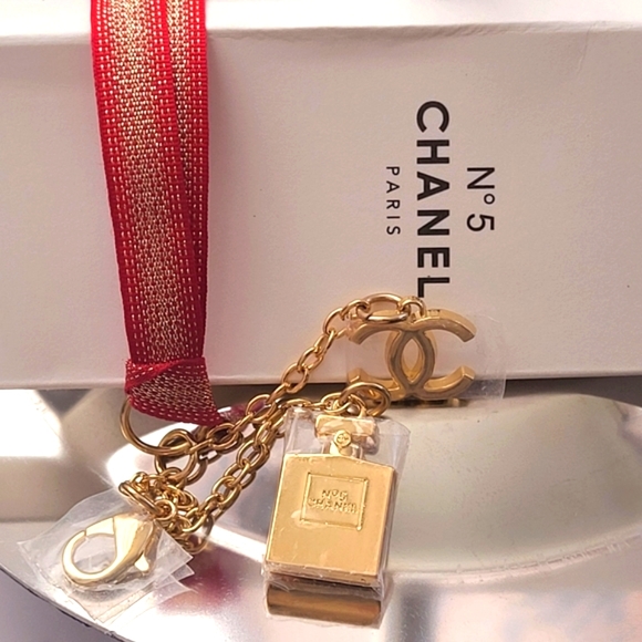 Chanel Gold bag charm EUC - Picture 10 of 15
